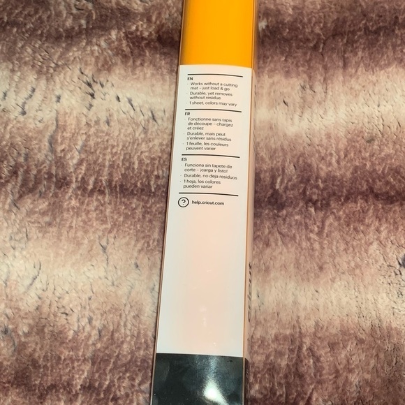 Cricut Smart Vinyl™ Removable 3 Feet Maize Yellow - Picture 2 of 6